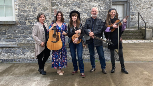 Clara Rose at the Cat & Cage Folk Club. 74 Drumcondra Road Upper D09 X620